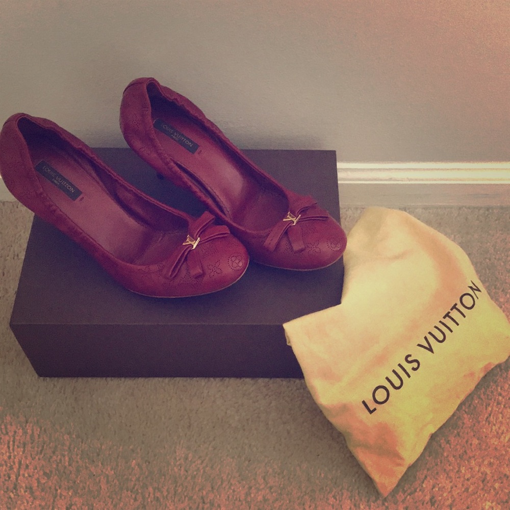 Louis Vuitton Elastic Kitten Heels